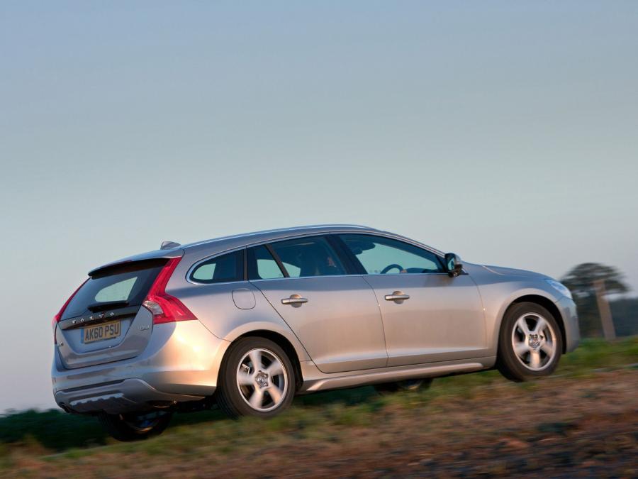  Volvo V60 D3 2010 года  (UK) (фото 13 из 21)